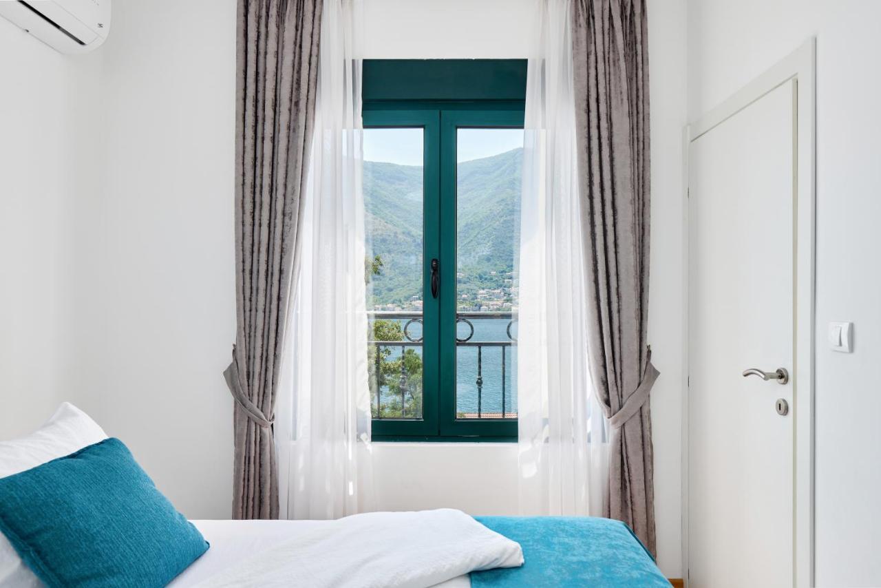 Iva'S Sea View Balcony Apartment Kotor Exterior photo